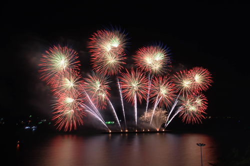 璀璨华章 绚丽烟花点亮芭堤雅夜空